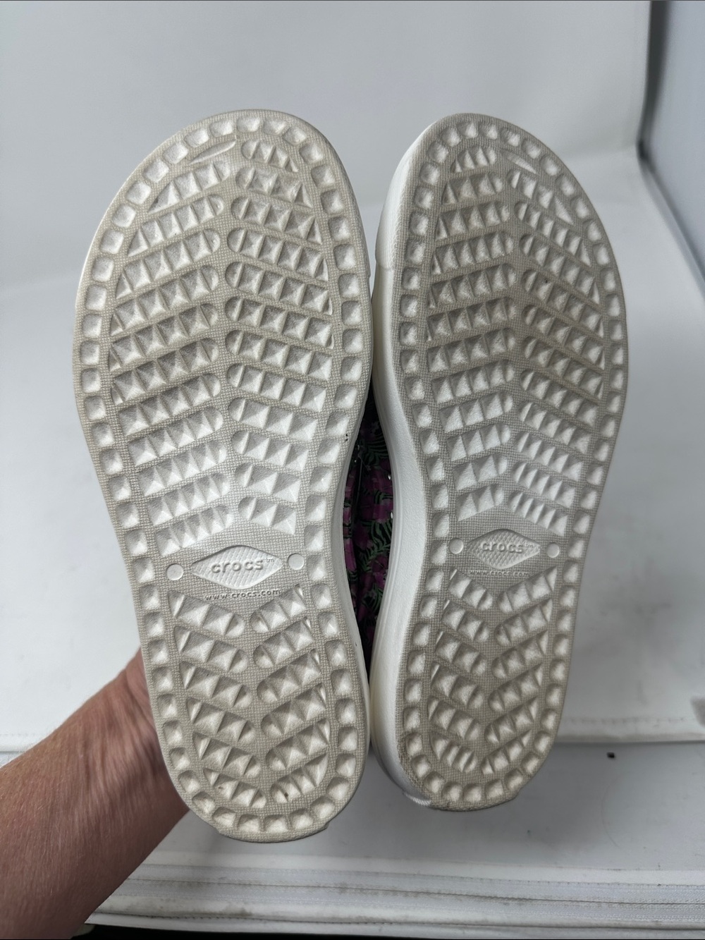 Crocs Size 6 - Picture 5 of 6